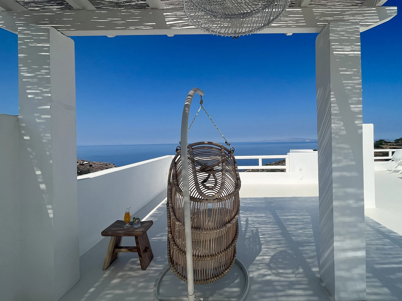 14_MasterSuite-HangingChair-1